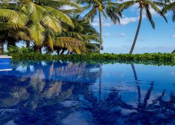 Beachfront With Long Private Pier And Pool Сasa de vacaciones