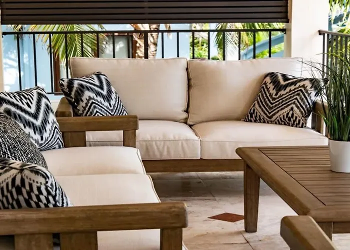 Сasa de vacaciones Beachfront With Long Private Pier And Pool