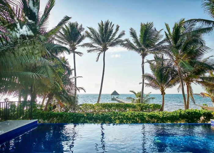 Beachfront With Long Private Pier And Pool Сasa de vacaciones San Pedro (Ambergris Caye)