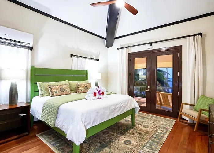 Beachfront With Long Private Pier And Pool Сasa de vacaciones *
